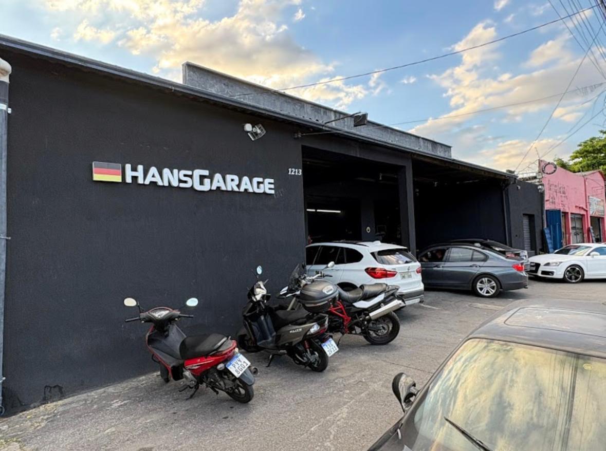 Fachada da Hans Garage em Belo Horizonte